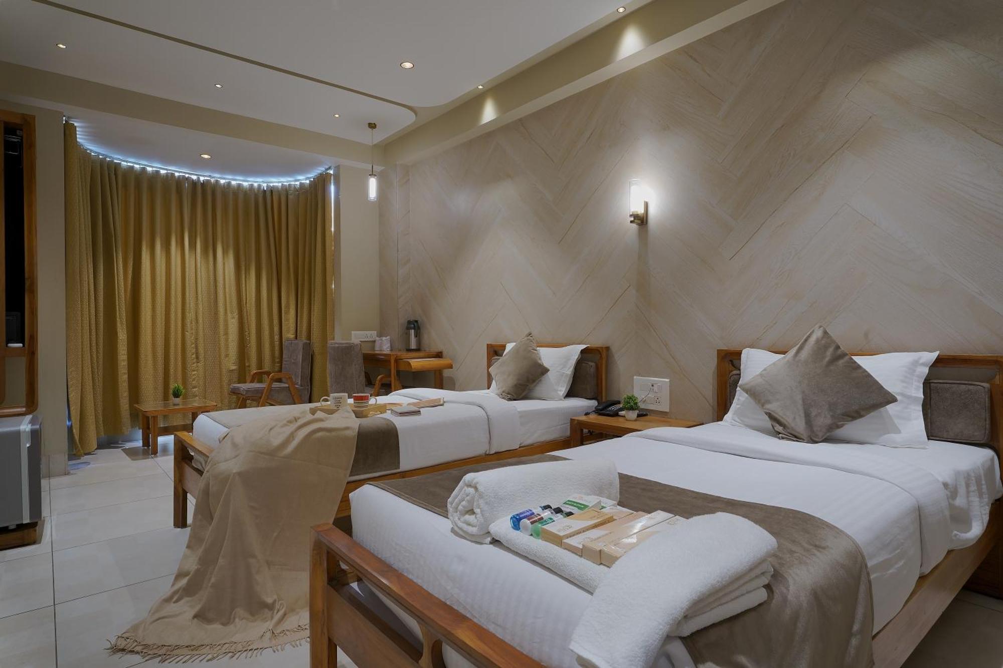 Artilla Inn 阿穆达巴 外观 照片