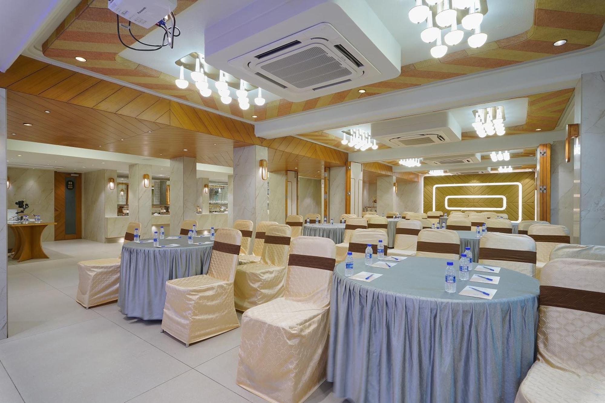 Artilla Inn 阿穆达巴 外观 照片