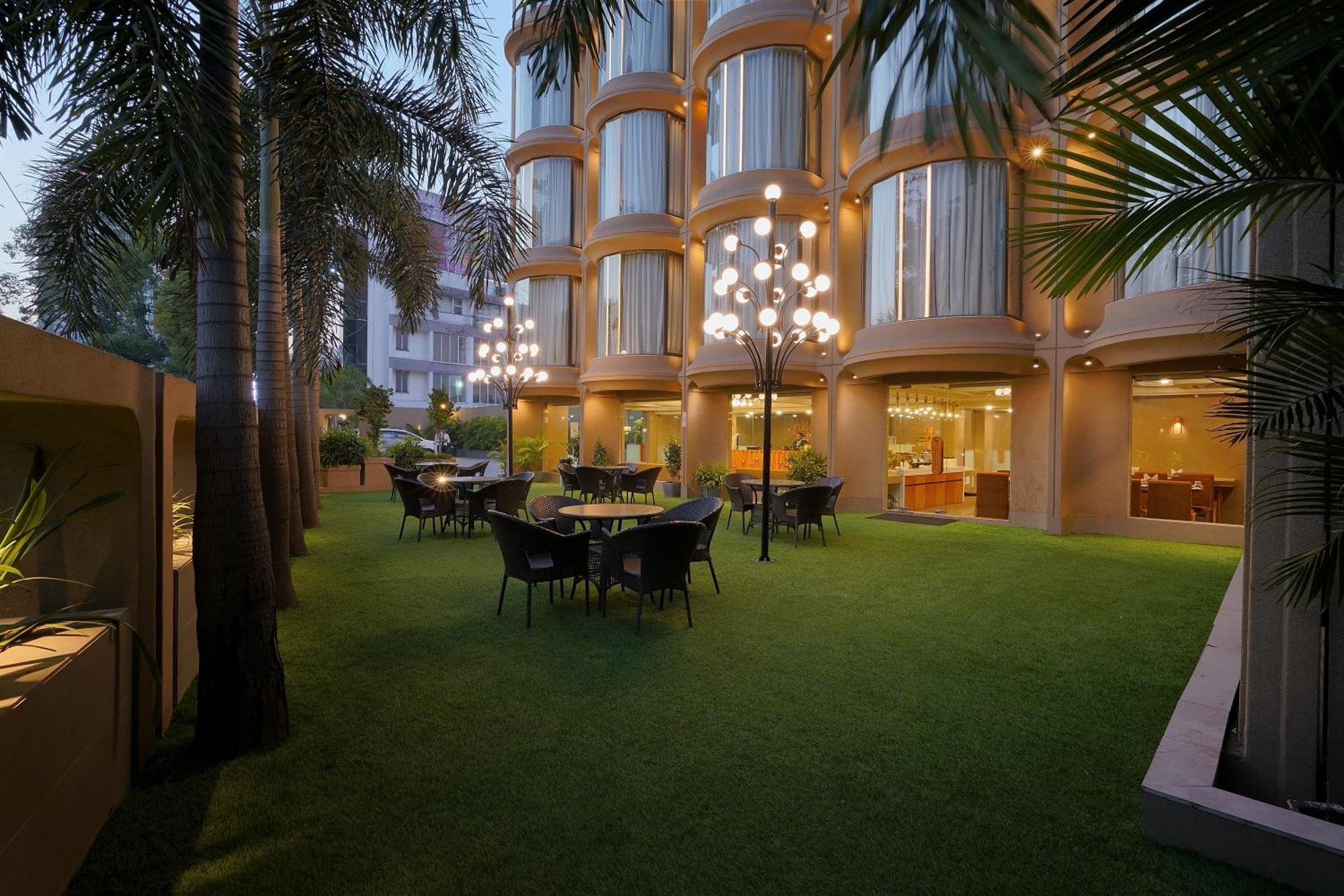 Artilla Inn 阿穆达巴 外观 照片
