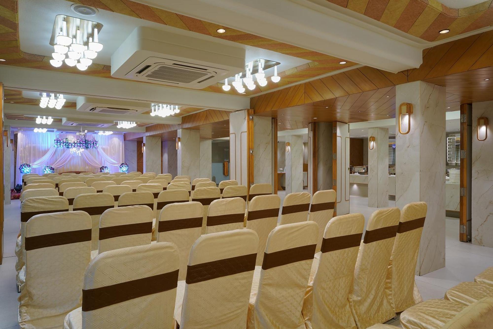 Artilla Inn 阿穆达巴 外观 照片