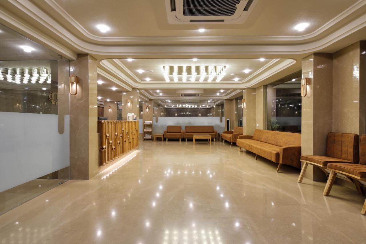 Artilla Inn 阿穆达巴 外观 照片