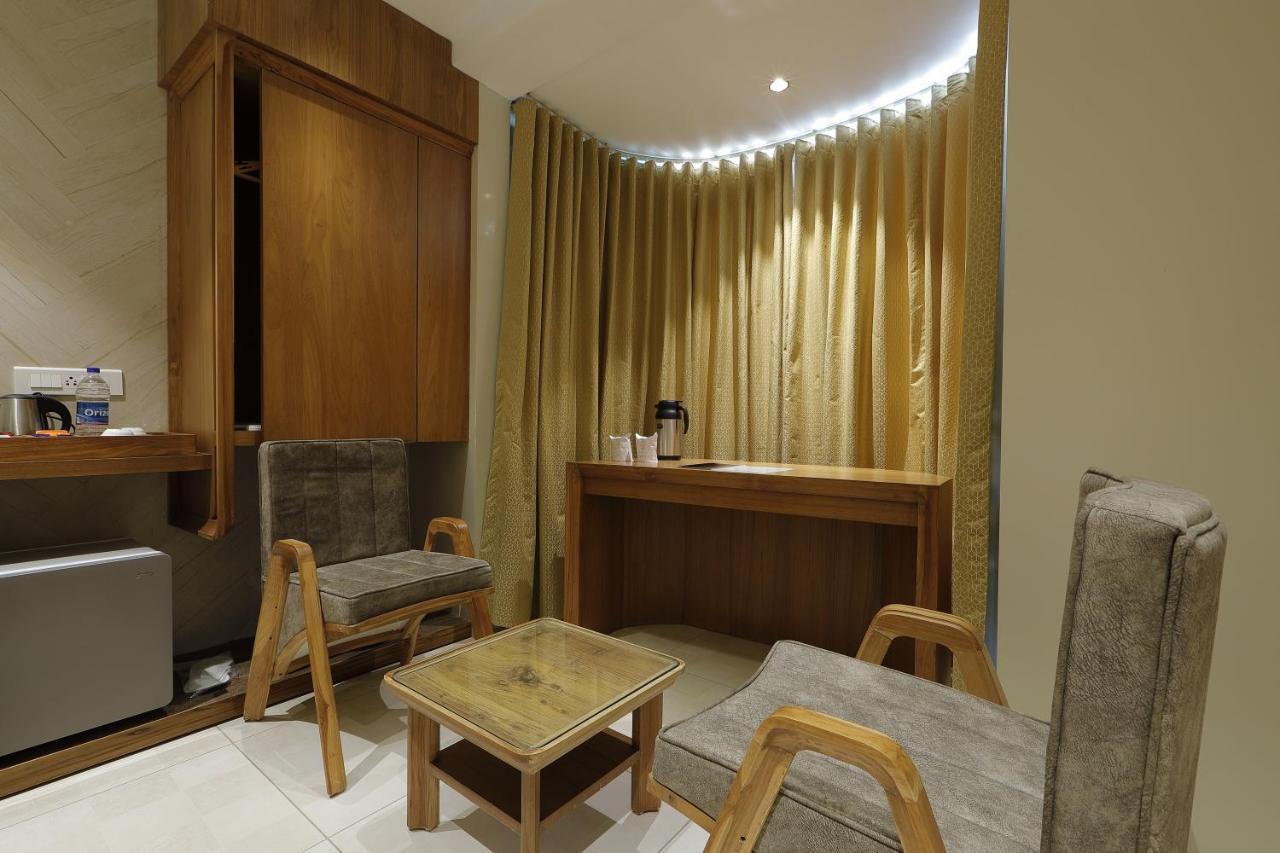 Artilla Inn 阿穆达巴 外观 照片